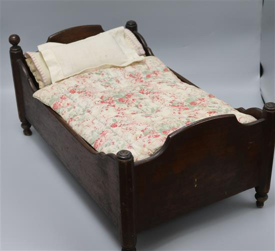 A dolls crib with bedding length 49cm